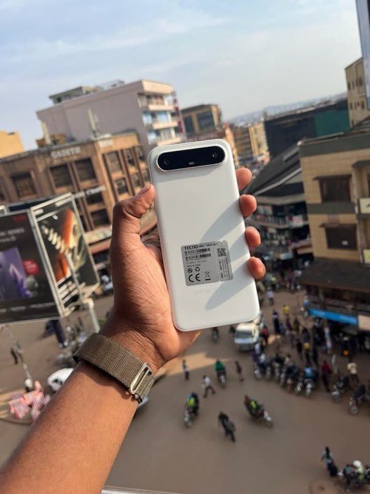 leodey4uu's tweet photo. Tecno just calm down dey BOD Apple designs 😂 https://t.co/3DoEbbLjEi