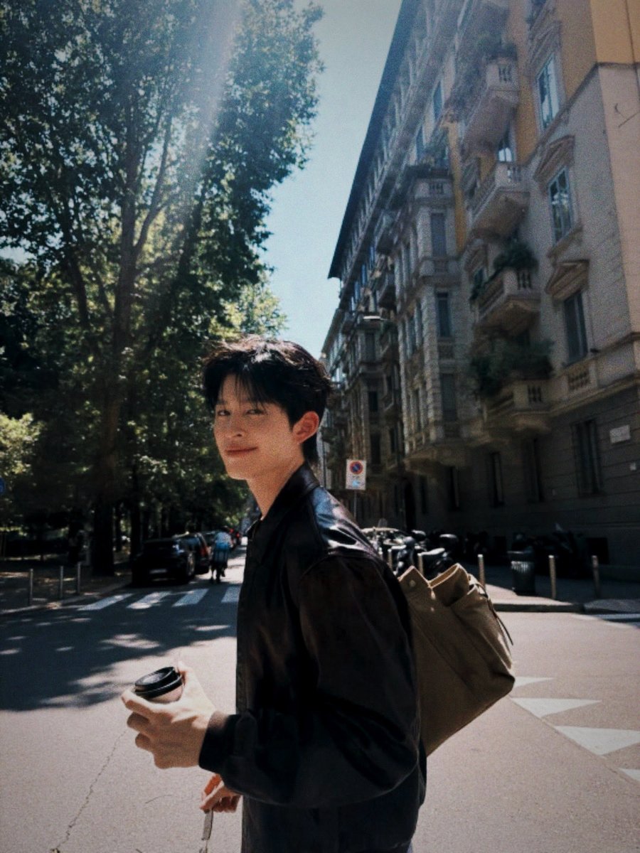 nanpepiwoo's tweet photo. 📸✨🐻🐼 Milan London ….
((เหมาะสมกันมากแบบตะโกน)) https://t.co/q5hCpreiXF