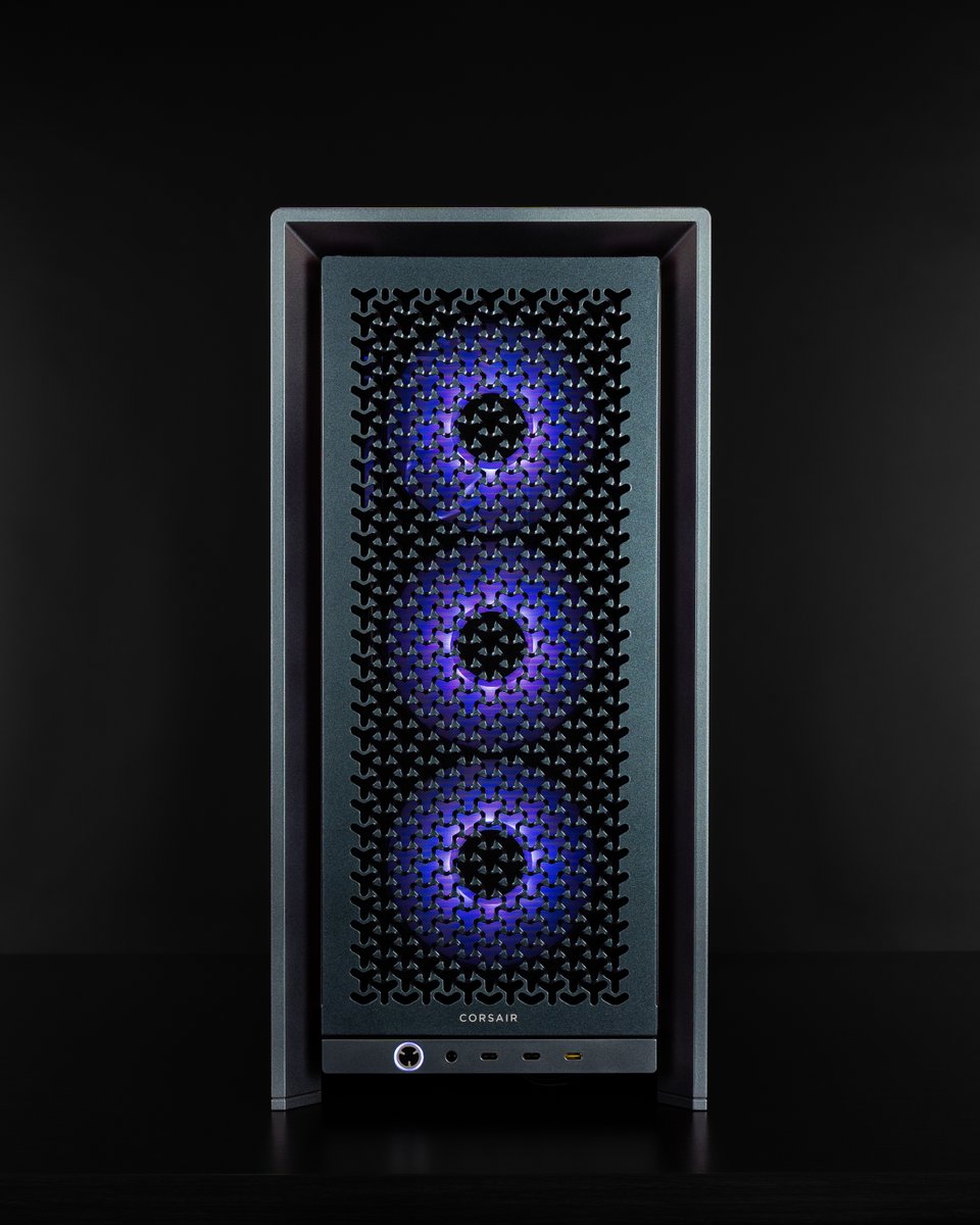 CORSAIRDE's tweet photo. ✨ Build Showcase | Galaxy FRAME 4000D 🌌

Ein PC wie aus einer anderen Galaxie.

◻️ Galaxy FRAME 4000D
◻️ NAUTILUS 360 RS LCD
◻️ DOMINATOR TITANIUM RGB
◻️ RM1000x

🛠 https://t.co/OJc7EXwGLc https://t.co/h3vItHTyOi