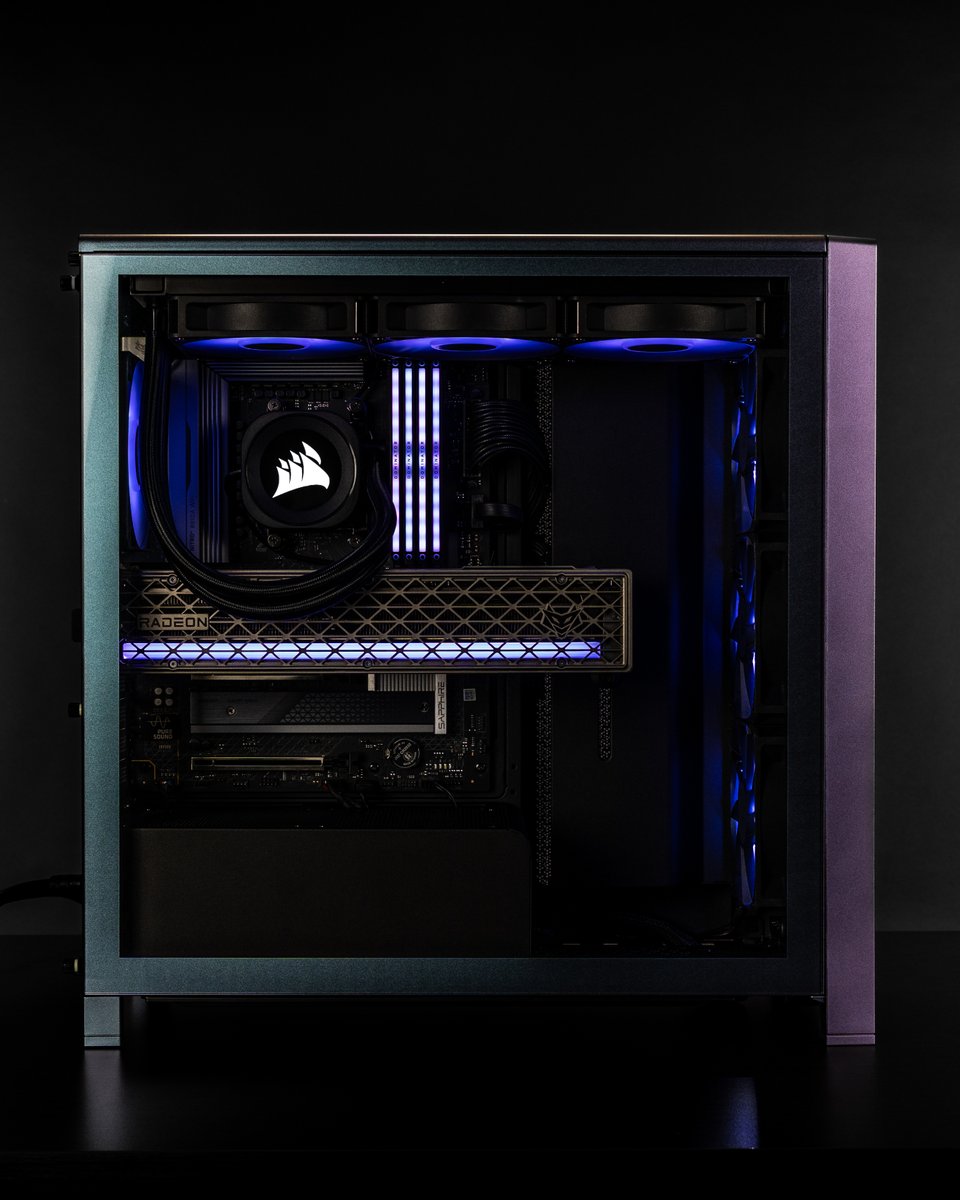 CORSAIRDE's tweet photo. ✨ Build Showcase | Galaxy FRAME 4000D 🌌

Ein PC wie aus einer anderen Galaxie.

◻️ Galaxy FRAME 4000D
◻️ NAUTILUS 360 RS LCD
◻️ DOMINATOR TITANIUM RGB
◻️ RM1000x

🛠 https://t.co/OJc7EXwGLc https://t.co/h3vItHTyOi