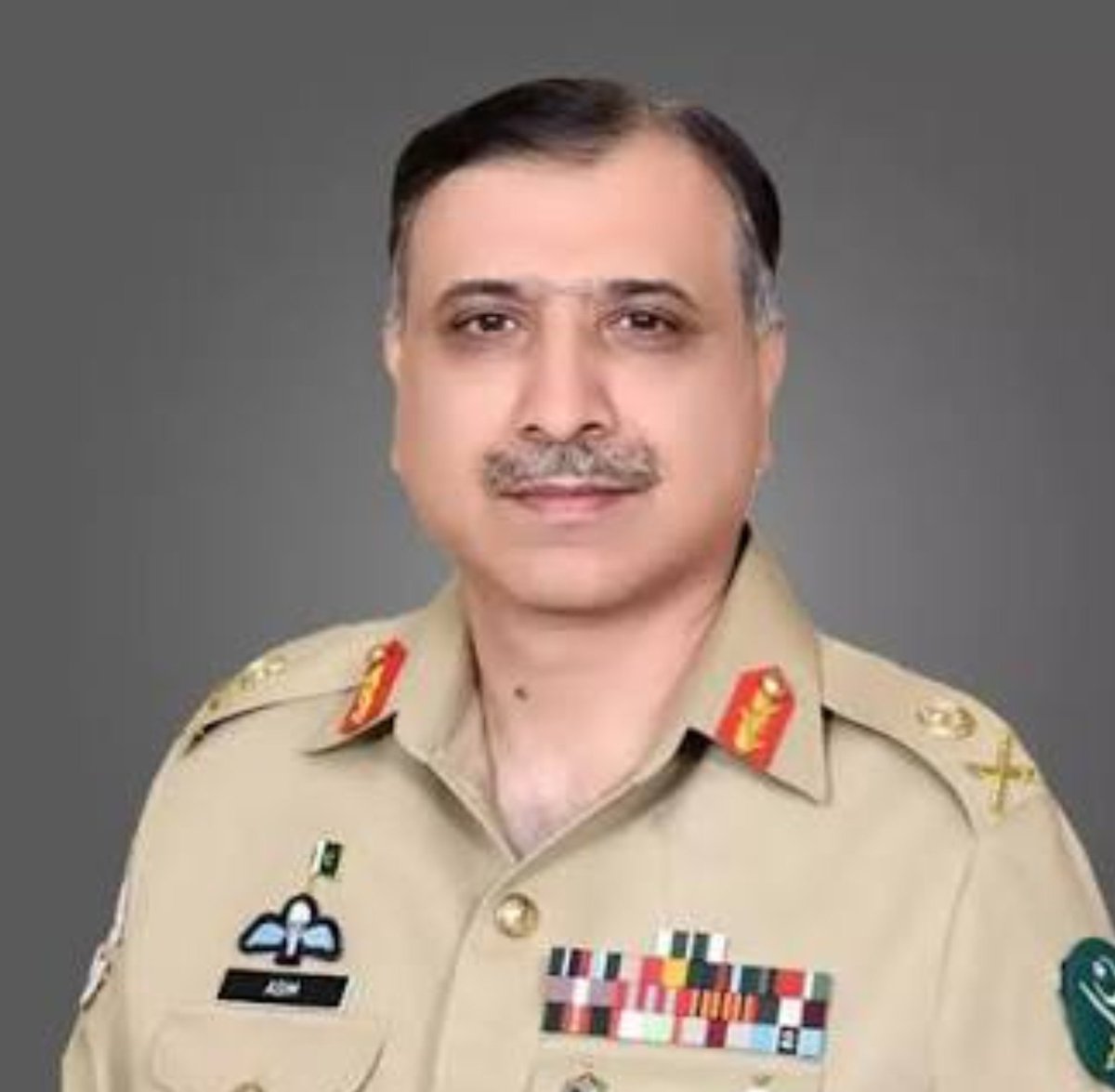 Lubna_Syed11's tweet photo. یہ ہے وہ گھٹیا شخص جس نے منشیات فروش نازیہ خواجہ سے عالیہ حمزہ پہ قاتلانہ حملہ کروایا ۔۔ 

اس بےغیرت شخص کی اپنی بیٹیاں نہیں ہونگی کیا ؟؟ 
یہ جب اپنی بیٹیوں کو دیکھتا ہوگا اس کو جیل میں قید خواتین پہ ظلم جو یہ نازیہ خواجہ سے کروا رہا وہ یاد نہیں اتے ہونگے کیا ؟؟؟؟ https://t.co/RlGVosuZUq
