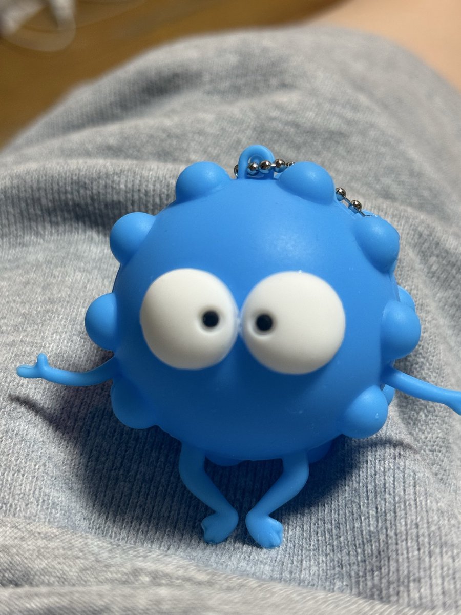 j_kook0613's tweet photo. 買い物してたらたまたま“はっぴーういるす”っていうガチャガチャ見つけてドギョムの好きな青色があったから1回だけやったらなんと！！かわいい笑 https://t.co/U8ULWkgFHd