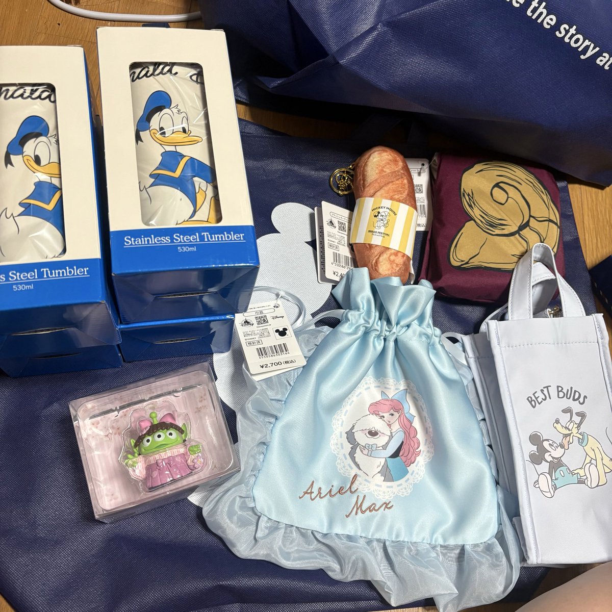 aica1412's tweet photo. ディズニーストア　夏祭り　くじ　交換

(譲)ツムツム　ドナルド２個
　　ドナルドタンブラー　4個
　　���の他写真参照

(求) 圧縮ポーチ、ボトルなど日用品中心に
　　なんでも検討！
　　(ぬいぐるみ、フィギュア以外)
　　ベイマックス、マリーちゃん、ズートピアなど

札幌手渡し交換 https://t.co/eUHhsYgnR7