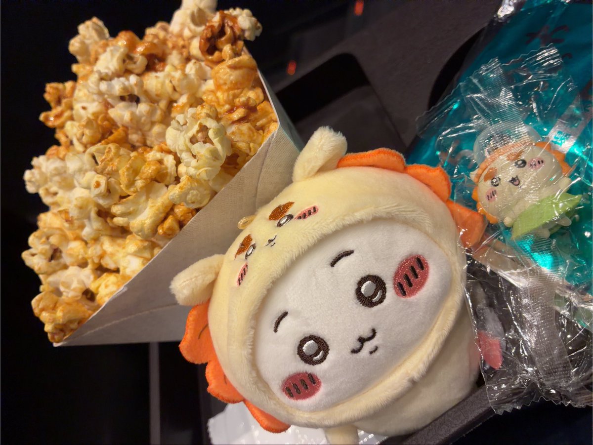SSeinaman's tweet photo. 仕事おわって爆速でちいかわ2回目見てきた！
(実はこの前は途中でお腹壊してみれんかったw)

島二郎のシーンやっと全部見れて嬉しい
可愛すぎた島二郎

そしてめじるしがなんと！！
またシーサーでうれシーサー😭💗☀️ https://t.co/ttMKrl7e36