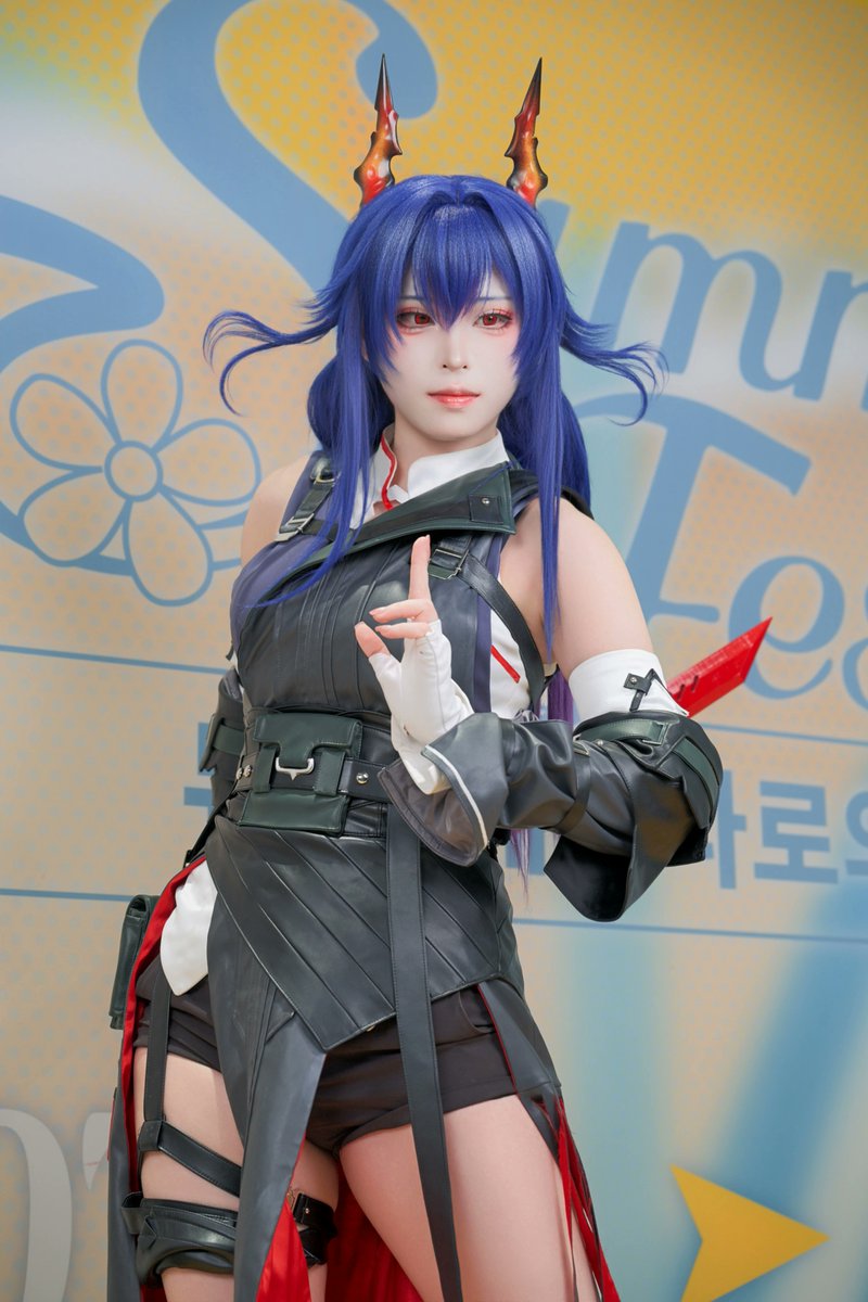 KKMO__'s tweet photo. 명일방주 팝업스토어
시에스타로의 초대장

첸 - @siru_0207 

#明日方舟 #陈 #cosplay https://t.co/IyaUYAxDHq