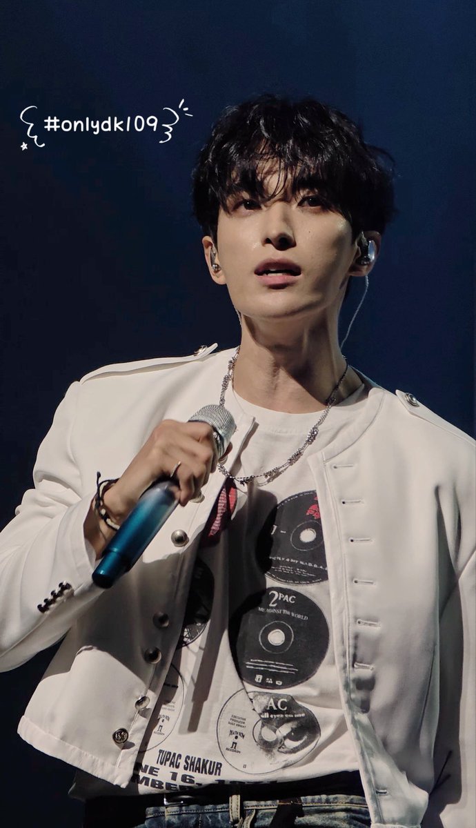 onlydk109's tweet photo. DxS Serenade Kaohsiung Day 3 ⋆.˚🦋༘⋆
ㅤᵕ̈ -`♡´-

Wuli dokyeom enjoys the stage so much and he was born to perform for carats 

Thank you DK 
잘 다녀와 도겸아 ⸜(｡˃ ᵕ ˂ )⸝♡

#seventeen #dk #dxs #seventeendk #도겸잘다녀와 https://t.co/AFhFHz3Yxk