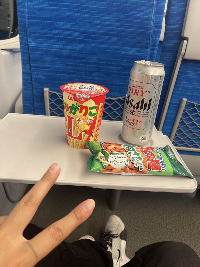 nappppaaa's tweet photo. グッバイ横浜～
くっそ頭痛いから酒飲んで紛らわすw

また来るよ〜 https://t.co/vubaGQMZfX