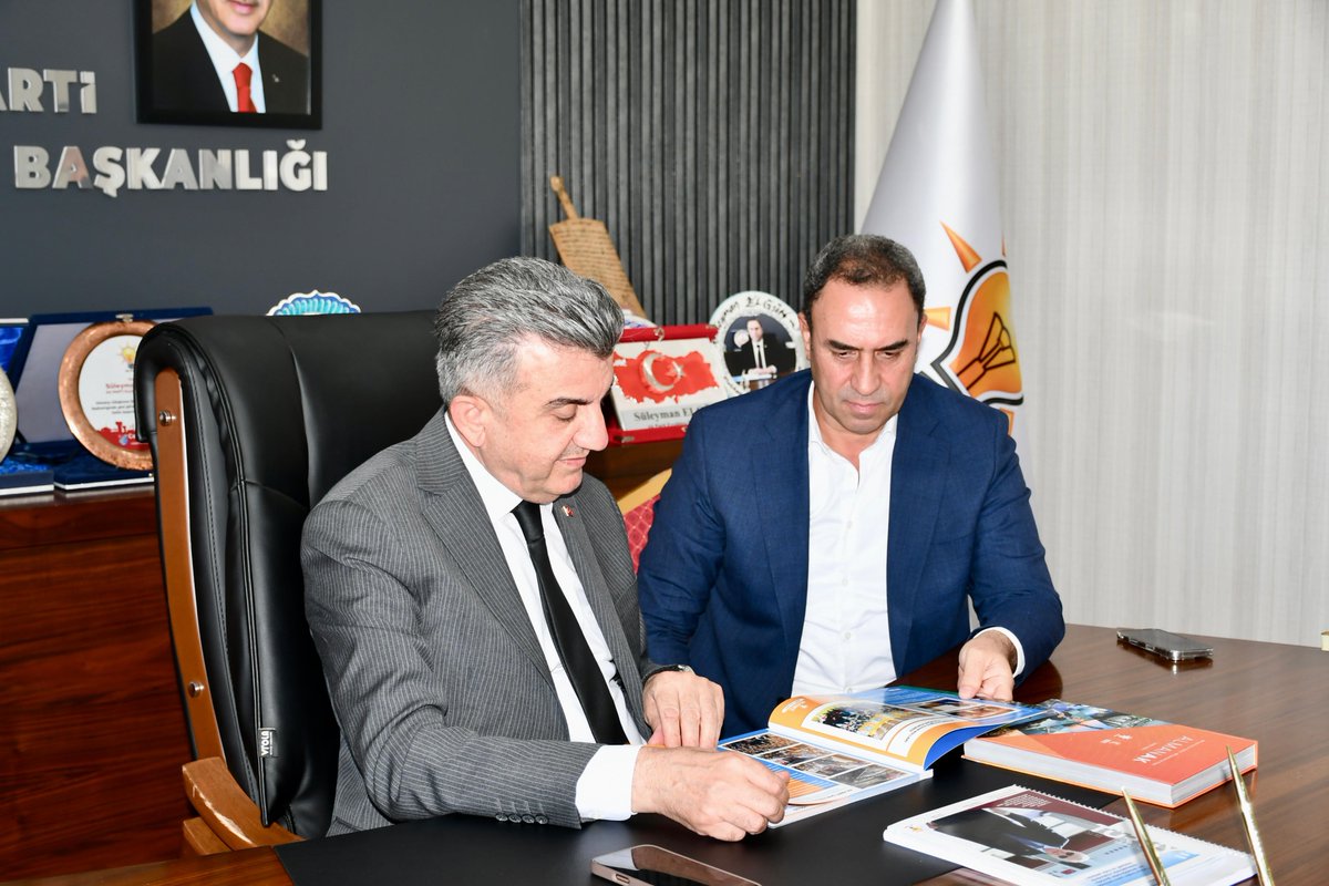 ElgunSuleyman's tweet photo. Yolumuz hizmet, istikametimiz milletimizdir

Bugün İlçe Başkanlığımızda, çok kıymetli İl Başkanımız Sayın @milhamigunbegi'ni ve İl Yönetim Kurulu Üyelerimizi ağırlamaktan büyük memnuniyet duyduk.

Ziyaret kapsamında teşkilat çalışmalarımızı kapsamlı bir şekilde değerlendirerek istişarelerde bulunduk. Cumhurbaşkanımız ve Genel Başkanımız Sayın Recep Tayyip Erdoğan'ın ortaya koyduğu güçlü irade doğrultusunda, Türkiye Yüzyılı hedeflerine emin adımlarla yürümeye, milletimize hizmet yolunda teşkilatlarımızla omuz omuza çalışmaya kararlılıkla devam edeceğiz.

Göreve geldiğimiz ilk günden bu yana desteklerini ve yol göstericiliğini hiçbir zaman esirgemeyen kıymetli İl Başkanımız Sayın Mehmet İlhami Günbeği'ne nazik ziyaretleri ve değerli katkıları için gönülden teşekkür ediyorum.

#MilletimizleYolumuzBir
#SüleymanElgün #AkEyyübiye #Eyyübiye

@RTErdogan @Akparti @abuyukgumus @hakanaksu058 @farukaytek @mustafaelitas @acarfaruka @Ziverozdemir @milhamigunbegi @bybekirbozdag @AEminOnenOfis @ProfDrDusak @CYAZMAC @malicevheri @ibrahimeyyupogl @HikmetBasak_63 @av_mfaruk @ElgunSuleyman @SalihAldeniz5 @Serkankrmz63 @SbrKnk @ihalilesiyok