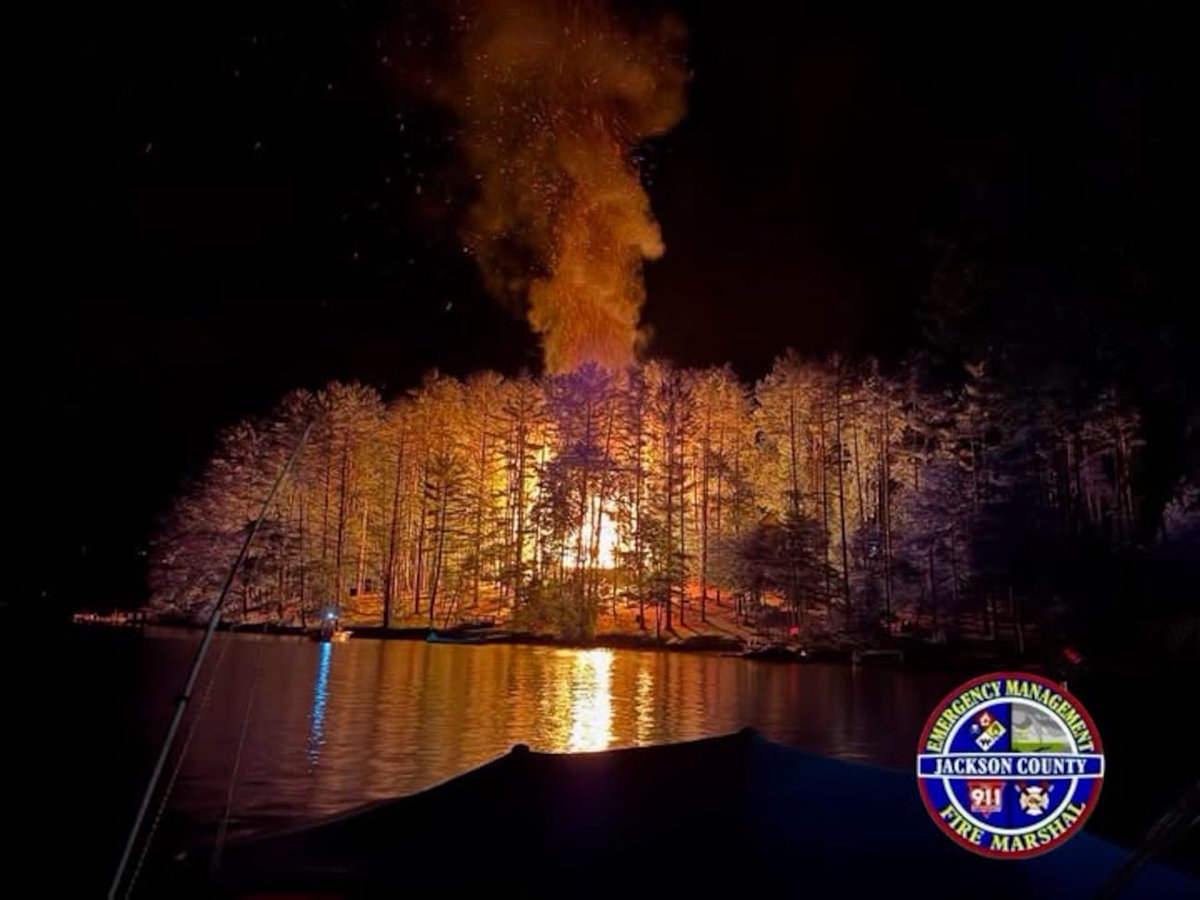 ncfirefighters's tweet photo. Delayed Post: <02:04] 7/25/2026
Cashiers,NC*Residential Structure Fire*Woods Mountain Trail, fully involved, home was unoccupied at the time, no injuries were reported, Cashiers with M/A Lake Toxaway, Highlands, Cullowhee, FDs;
📸>Jackson County Emergency Management. #FireinNC https://t.co/lxl69v5MKk