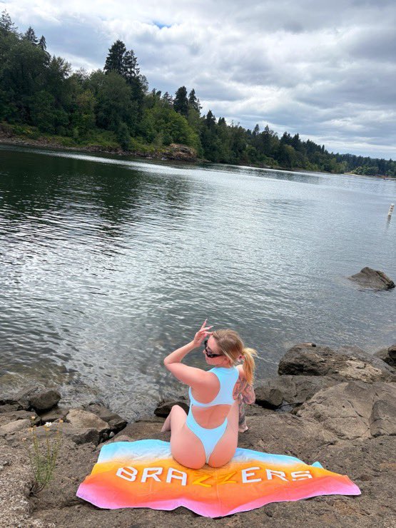 kendraSundrdfs's tweet photo. Whatever floats your boat 🛶

#kendrasunderland #kslibrarygirl #oregon #pnw https://t.co/KCl1KGveFz