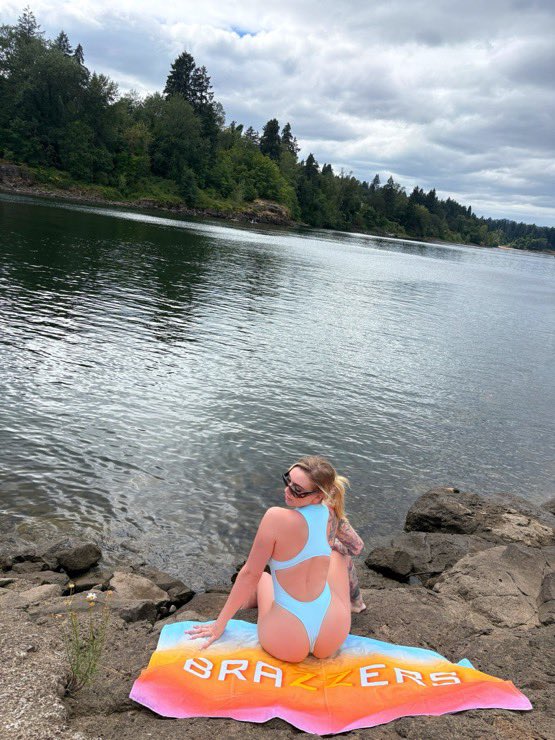 kendraSundrdfs's tweet photo. Whatever floats your boat 🛶

#kendrasunderland #kslibrarygirl #oregon #pnw https://t.co/KCl1KGveFz