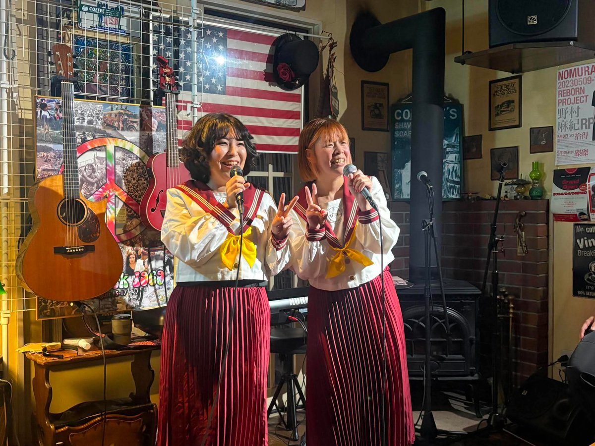 okumura_ane's tweet photo. 「伝説のアニソンぴちぴちガールズ」
3曲やったんですが5月ぶりのぴちぴちライブはやはり次の日筋肉痛です💪
アクアちゃんのおかげで私は全力で踊れるし歌えます、アクアちゃんに出会えてよかった。
最高最強の相方！
ちなみに今週金曜はpara-diceで暴れます！

動画撮影byしとろん https://t.co/fn0o1y6mI0