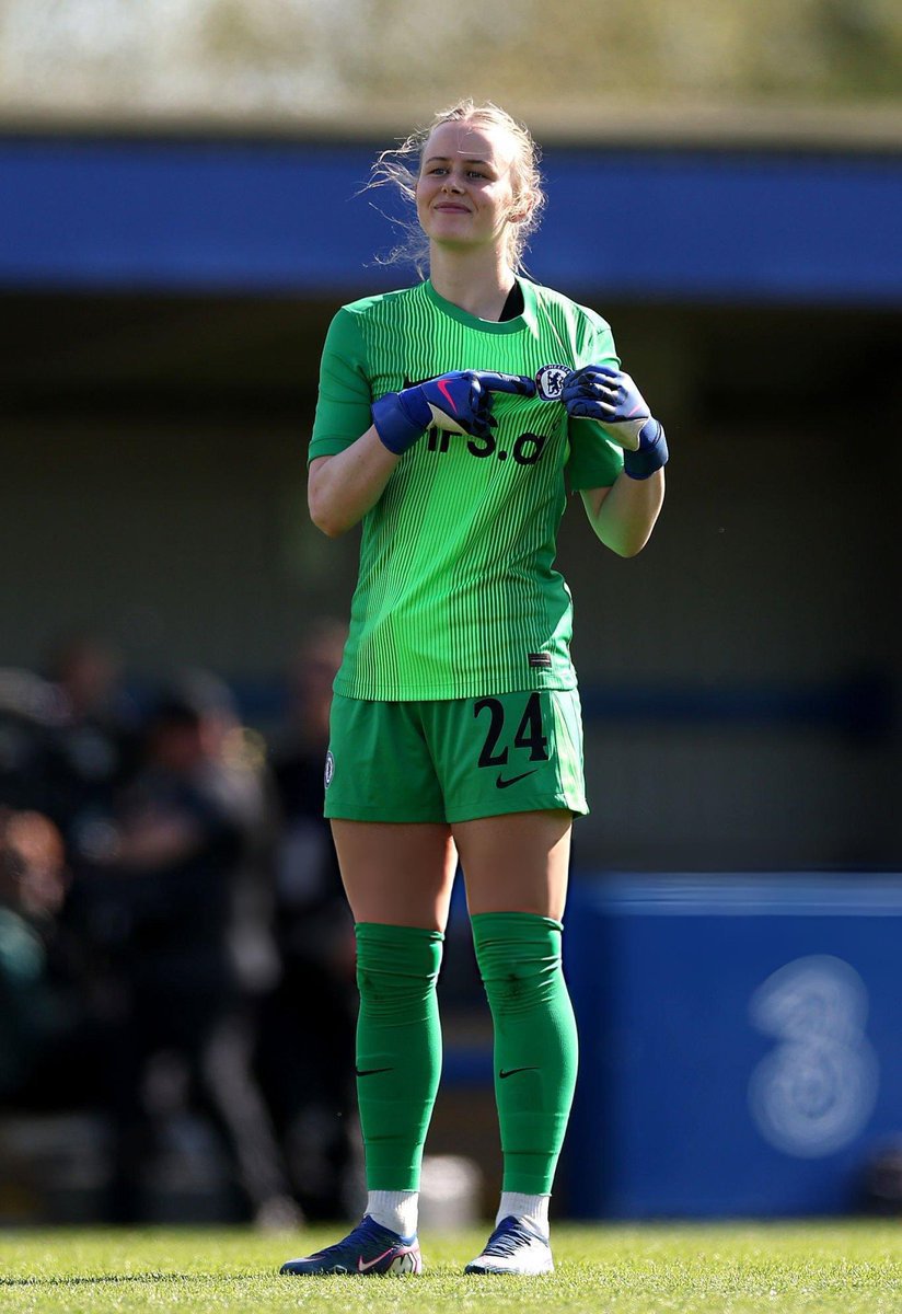 MadeOfBlaq's tweet photo. Honestly, It's getting weird now! I wonder why the club is not giving an update on the whereabout of Hannah Hampton! Because it seems she's the only player missing from the team. Has she taken an extended leave? Is she nursing an injury or sickness? Has she left the club to go to LCL, Lyon or Barcelona?

Just let us know!!! 🤷🏾‍♂️

#CFCW