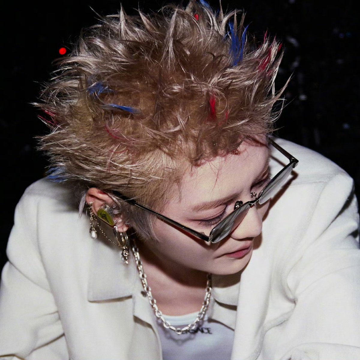 dreamernrebel's tweet photo. luhan graduated from yazawa fashion school https://t.co/21OqSnqXv3