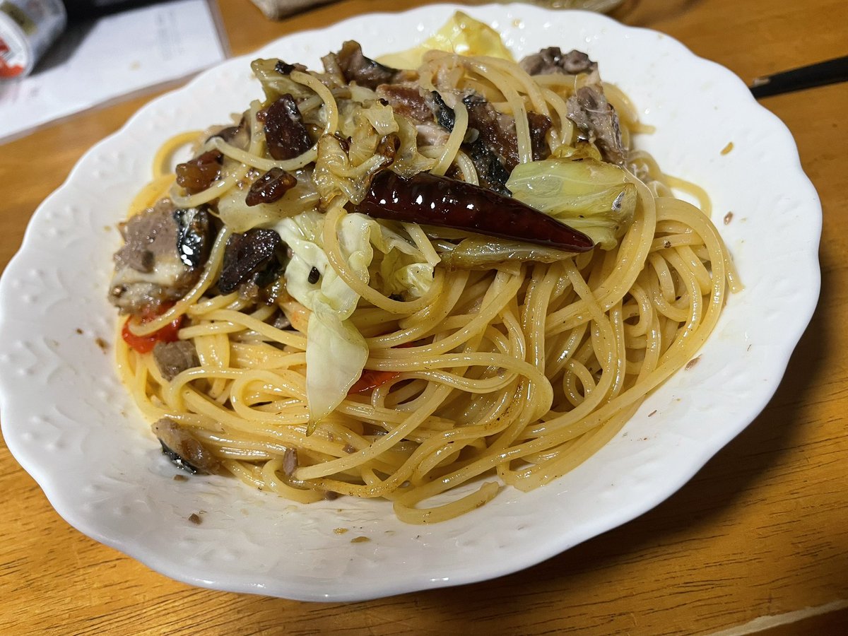 totsu_lethal's tweet photo. #今夜のつむおは何を食う
いわしオイルサーディンのペペロンチーノ
オイルサーディン作ってみたけど料理にどう使えばいいのかよく分からなくてパスタにしたやつ
オスの味
こんな企画あるならちゃんとビジュアル凝れば良かった https://t.co/WuHhS58ZcX