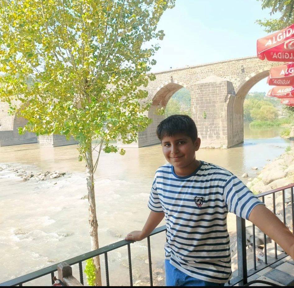 solcugazete60's tweet photo. 12 yaşındaki Eyüp Can Güner'in çalıştığı dönercide 10 farklı suç kaydı bulunan Necmettin Ulaş tarafından bıçaklanarak hayattan koparılmasının üstünden 1 sene geçti... https://t.co/1kpZ2maOTf