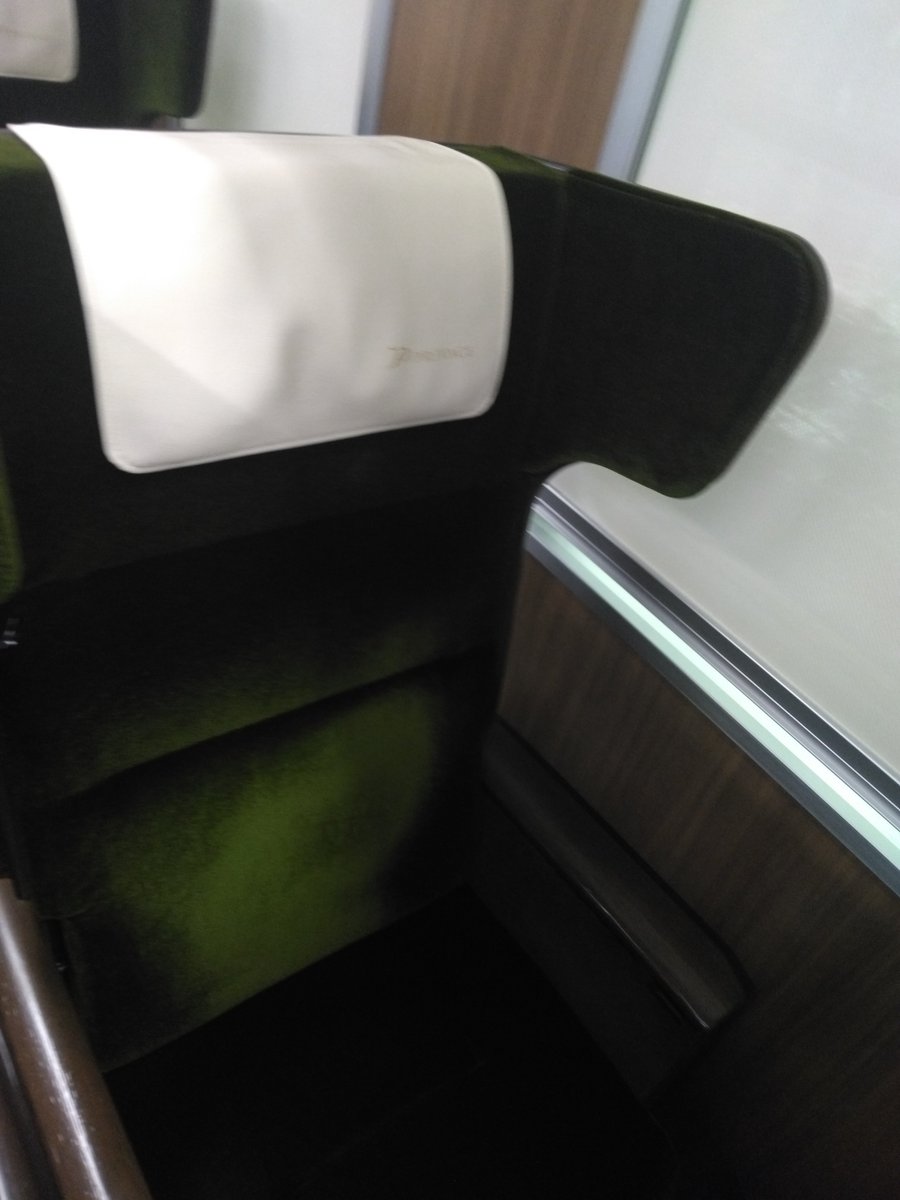 FM80210's tweet photo. 本来なら24日の誕生日に乗る予定だった、PRiVACE。
あいにく当日は満員で乗車できなかったが、改めて気を取り直して仕切り直しに今日乗車済。
#阪急電車
#PRiVACE https://t.co/dCtXF5fNzo