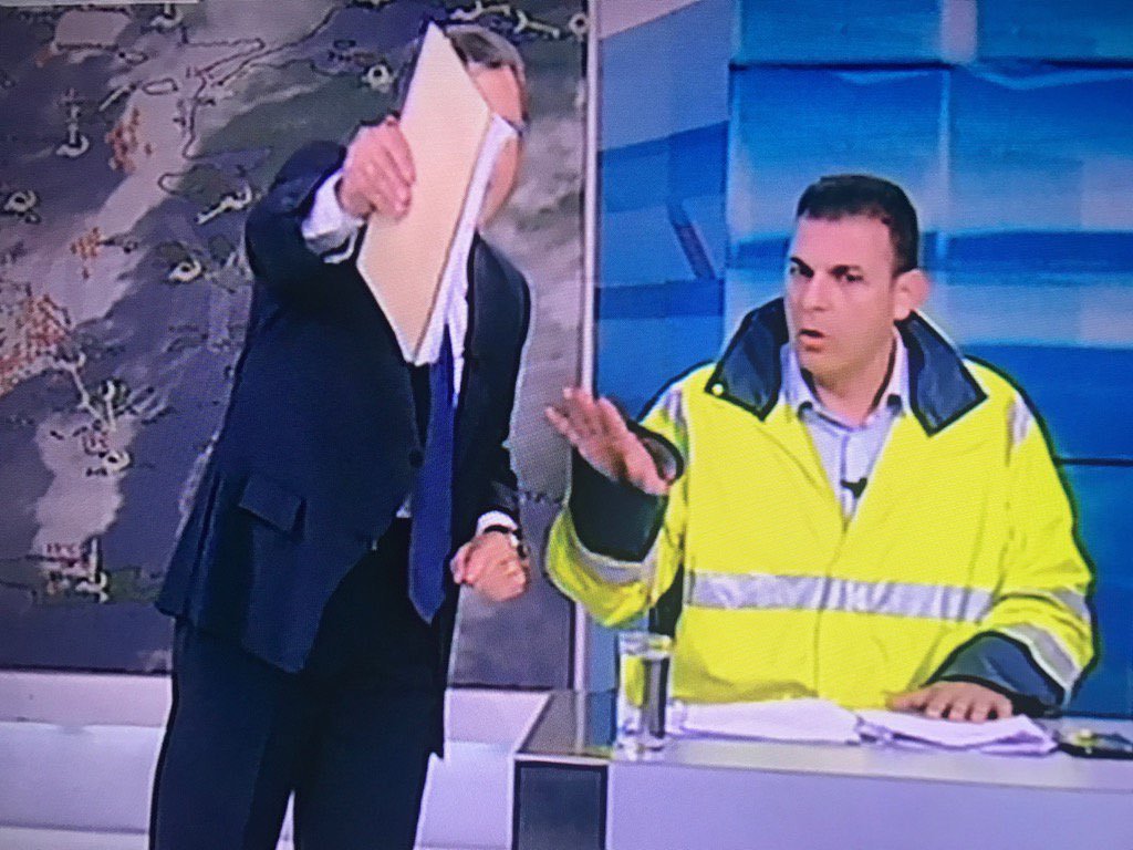 Konstad1no's tweet photo. @karameros Μια ολοκαίνουρια, πεντακάθαρη και αχρησιμοποίητη νιτσεράδα να μην ξεχάσεις να φορέσεις, να πουλάς ότι είσαι θαλασσόλυκος... https://t.co/MrWDCT22Fh