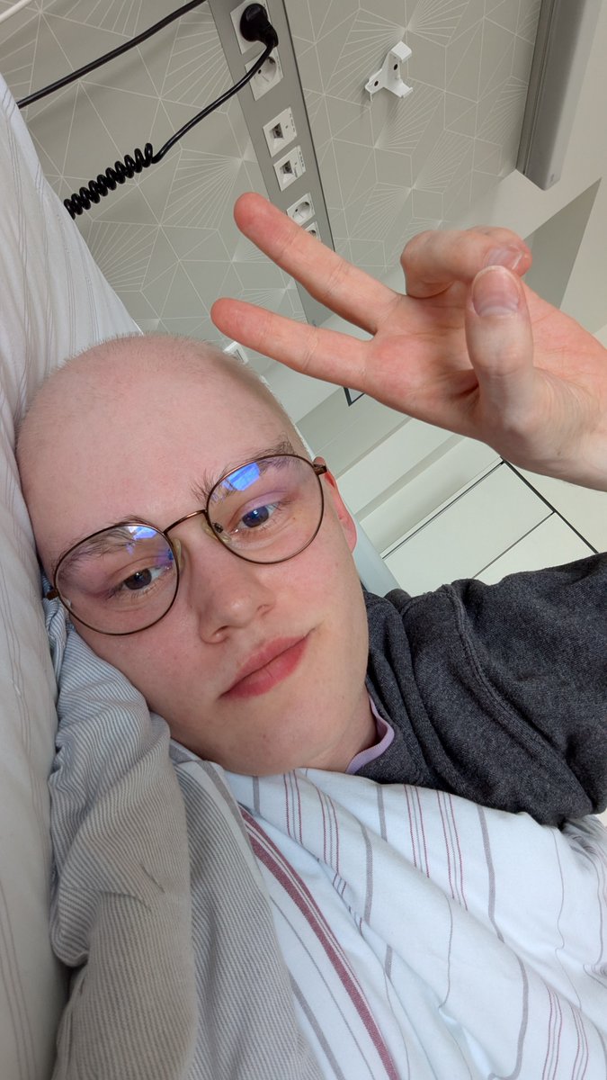 helloookevin's tweet photo. yo was geht, ist das erste mal dass ich hier darüber poste, aber ich habe (vorraussichtlich) mit 22 krebs besiegt https://t.co/Hz9v2mU22u