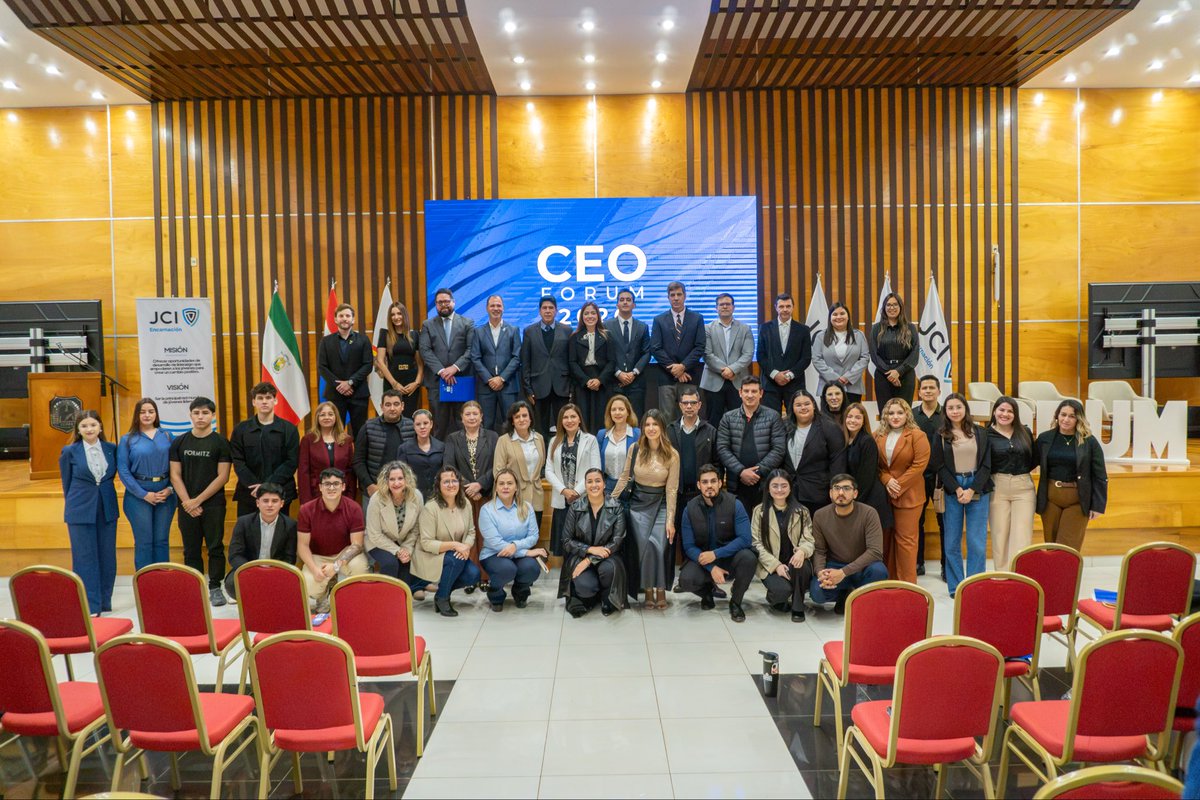 FernandoVeron5's tweet photo. Esto fue el CEO Forum 2026. Gracias a cada líder que subió a ese escenario, a cada persona que eligió estar en esa sala, y a todo el equipo que hizo posible esta noche. Itapúa tiene mucho para dar, y esta noche lo demostramos. https://t.co/GNsFhd17uC
