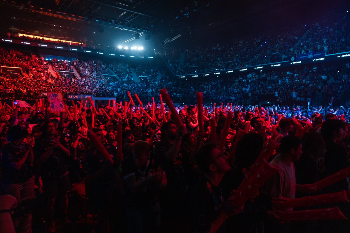 KarmineCorp's tweet photo. Encore un weekend riche en émotions et en images qu'on ne va pas oublier de si tôt...

Bravo à notre équipe LEC pour sa performance, et merci à l'ensemble des fans, au @LeBlueWall, et @KCRedWall pour leur implication pendant ce LEC Summer Roadtrip 💙

A la prochaine ! #KCORP https://t.co/DbK7B0UGM6