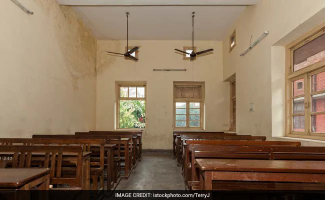 ndtv's tweet photo. UP Boy, 5, Urinates In Pants. Teacher Burns His Private Parts With Hot Knife
https://t.co/5DguZNINIL https://t.co/4w1YZQ888O