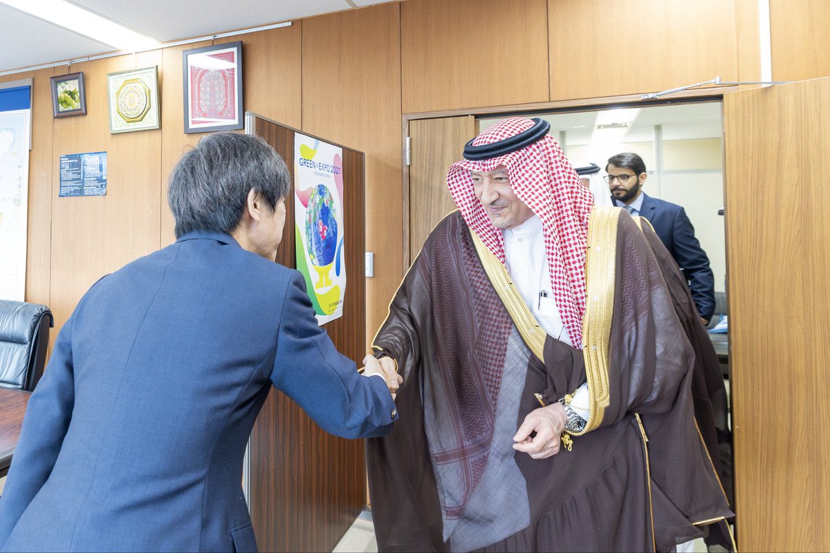 KSAMOFA's tweet photo. #طوكيو | معالي نائب وزير الخارجية #وليد_الخريجي @W_Elkhereiji يلتقي نائب وزير الاقتصاد والتجارة والصناعة للشؤون الدولية في اليابان تاكيهيكو ماتسو، وذلك خلال زيارة معاليه الرسمية إلى اليابان. https://t.co/R15d5xMXm0