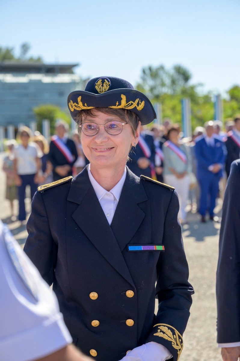 Prefet13's tweet photo. #PriseDeFonction | đ«đ· Florence Vilmus, nouvelle sous-prĂ©fĂšte de l'arrondissement d'Istres, prend officiellement ses fonctions ce lundi 27 juillet 2026.
A cette occasion, elle a déposé une gerbe devant la stÚle de la Paix à #Istres
âčïžSon parcours : https://t.co/hu5SEuNNBW https://t.co/y0CjCtX6I3