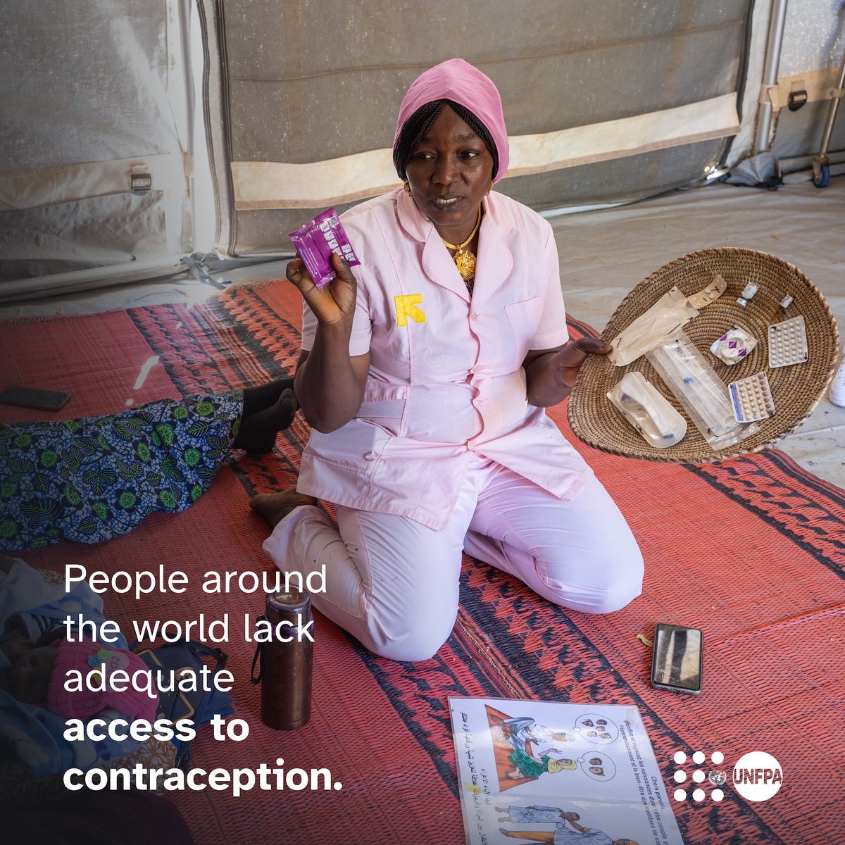 UNFPA's tweet photo. ✊🏾 Access to safe, voluntary #FamilyPlanning is a human right.

Yet many women who want to avoid pregnancy are not able to use safe and effective contraceptive methods.

#StandUp4HumanRights and get the facts at: https://t.co/MrXNDS9FWc https://t.co/6XuKRgJi49