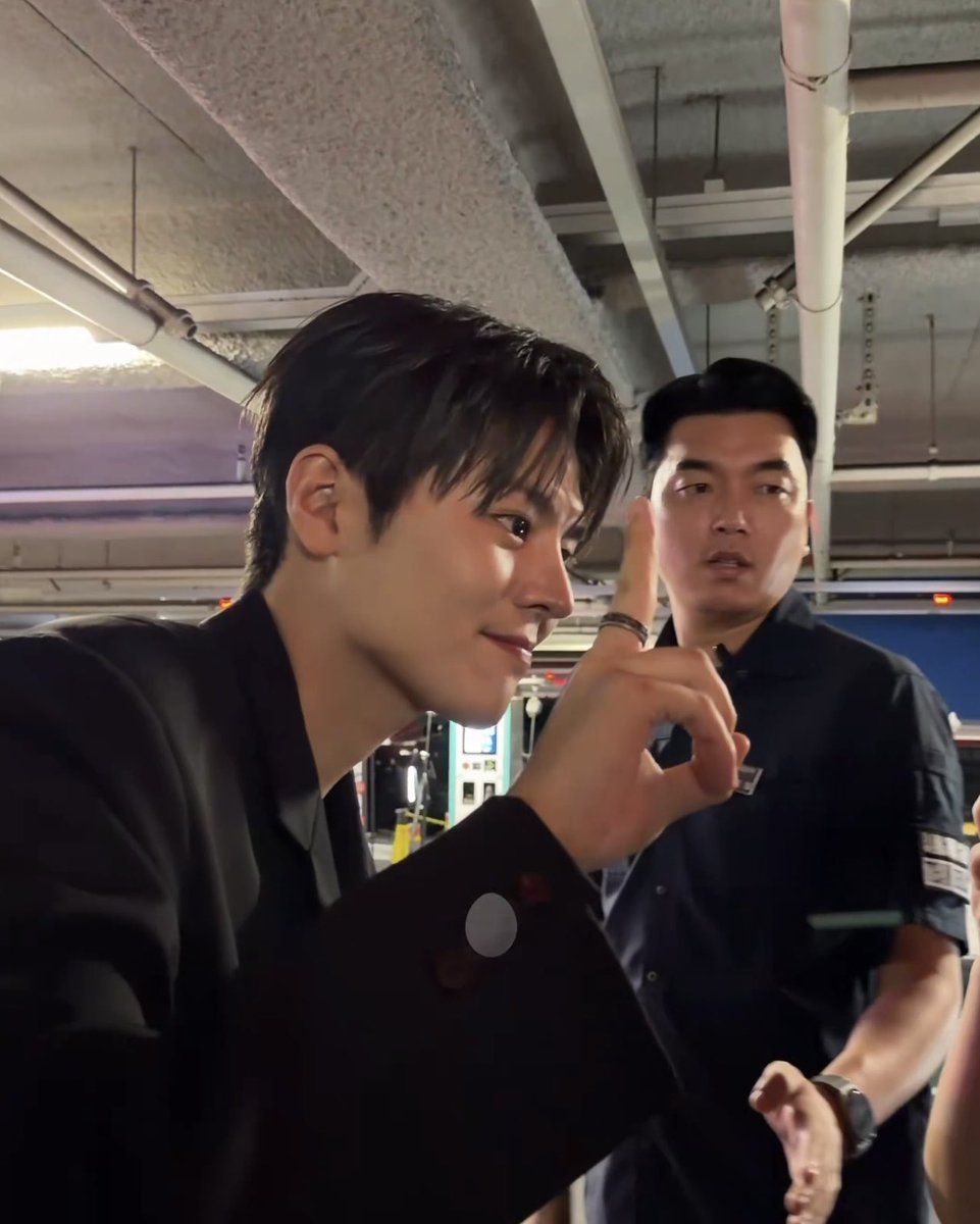 _ryeogom's tweet photo. 남자존나잘생겻네 https://t.co/aEOAu1Qzwe