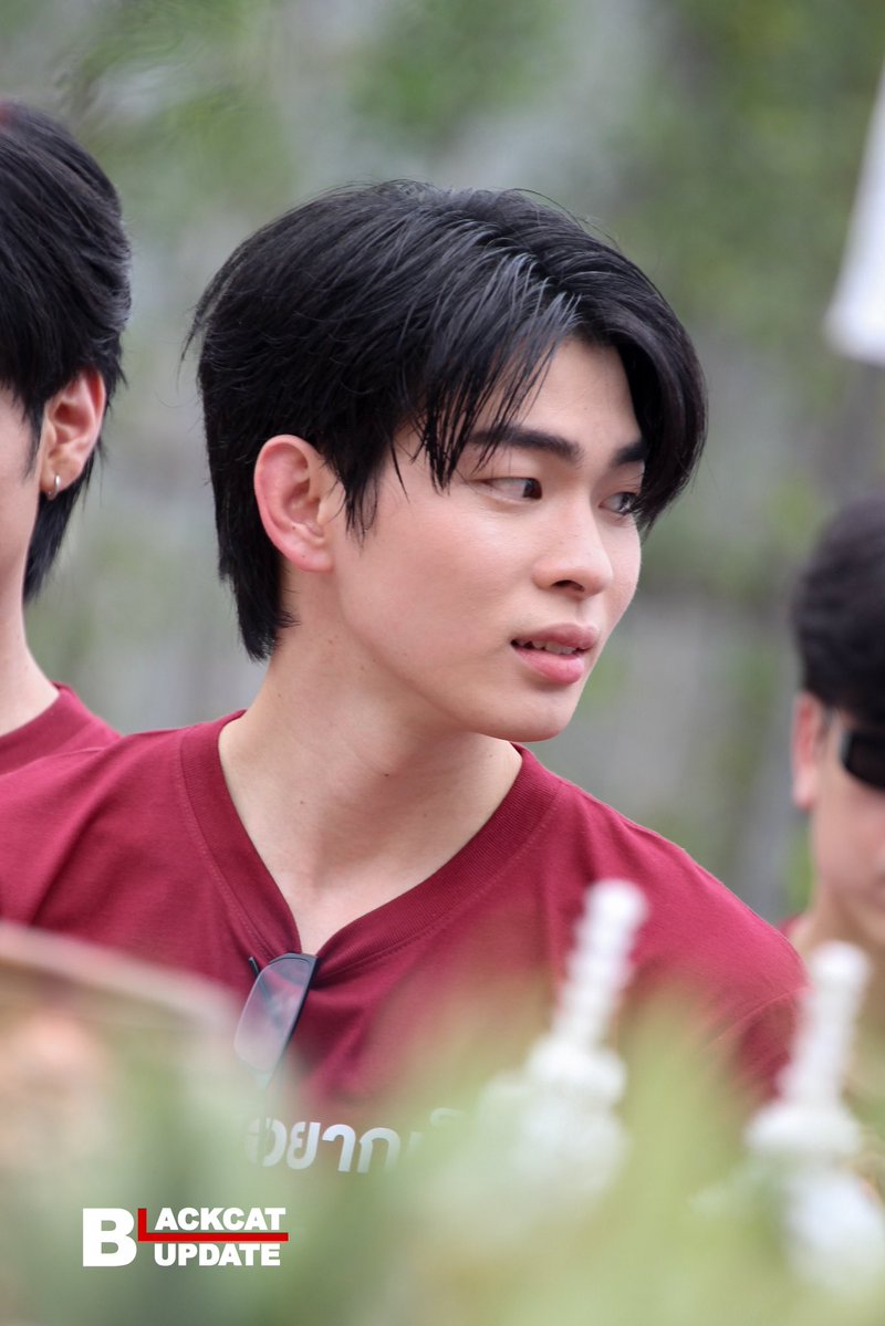 Blackcatupdate's tweet photo. “ต้น ศรัณญ์” ในพิธีบวงสรวงซีรีส์เรื่อง “เมื่อผมอยากเป็นยูทูปเบอร์แข่งกับแฟนเก่า (You(R)Tuber)” 🎥✨

YourTuber Workship
#บวงสรวงYourTuber
#mytonsrn
#YourtuberSeries https://t.co/uslbu0b6Kq