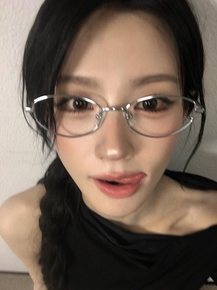 cxomyeon's tweet photo. Buah kedondong di emut sapi
Hai miyeon imut disini (˶˃𐃷˂˶) https://t.co/W3rtTitKKX