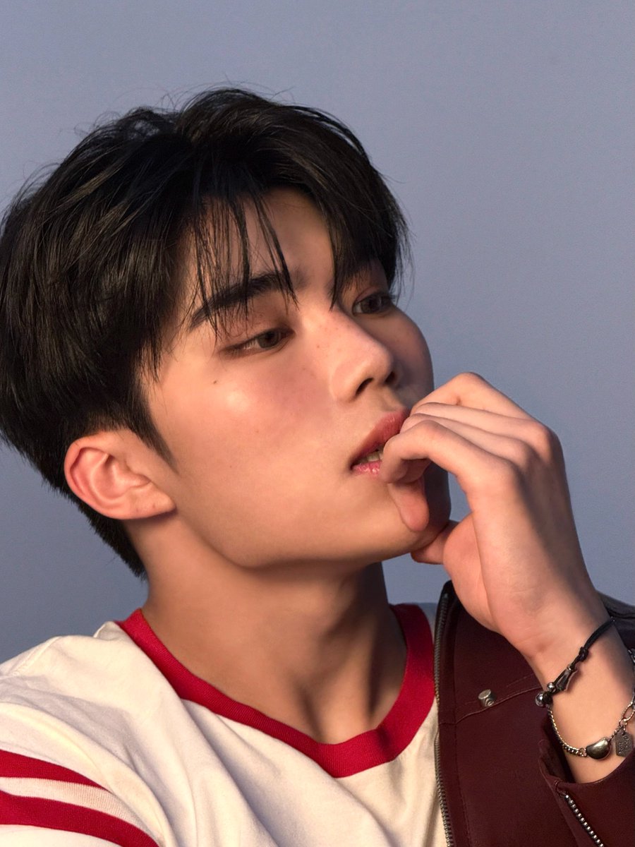 pearparkgw's tweet photo. 260727 제로베이스원 인스타그램 #박건욱

여름에도 컬러그램~💗 https://t.co/8DhoThCAeq
