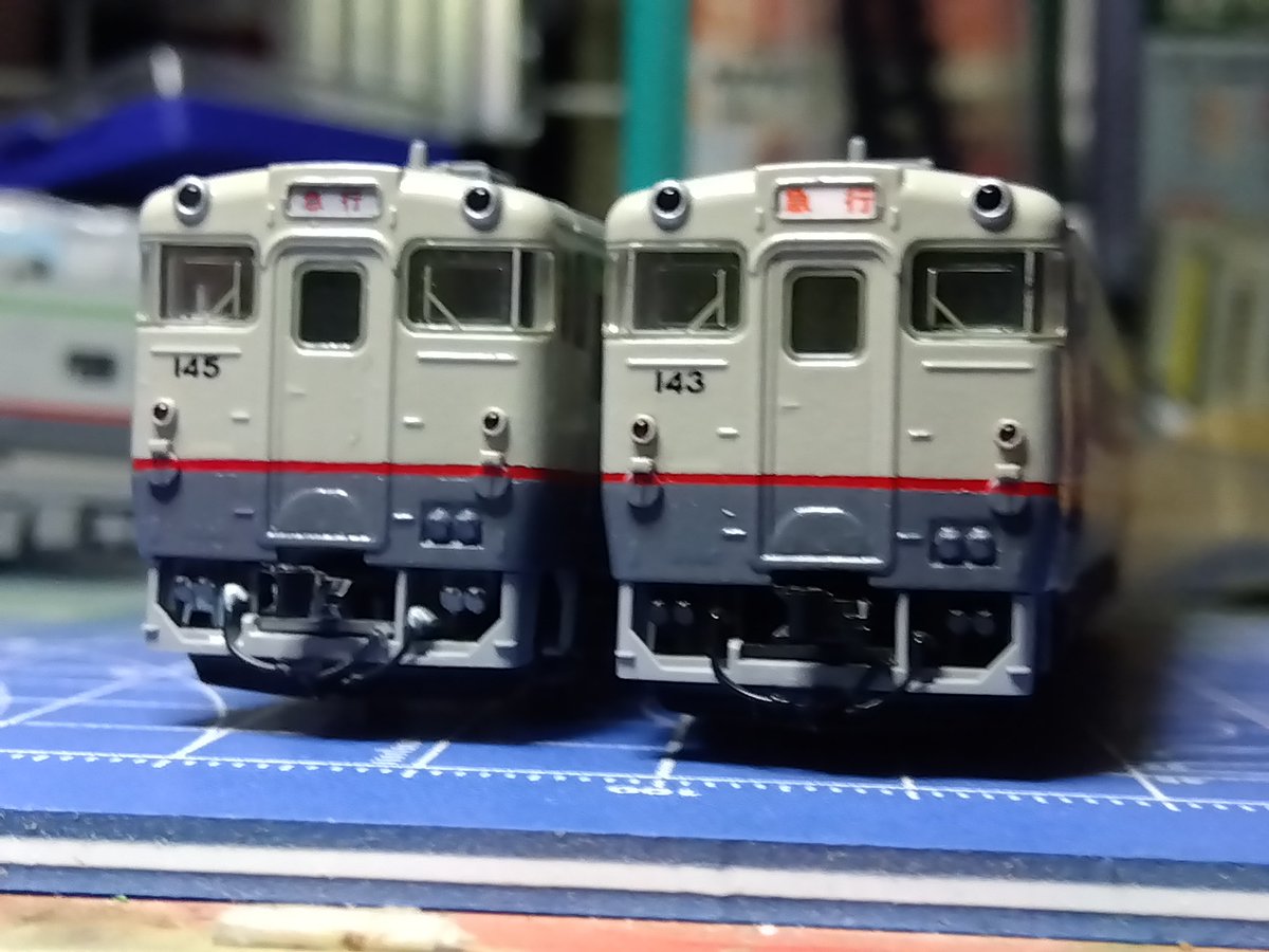 harusawa4298's tweet photo. キハ400・480とヘッドマークはステーを介して幌・幌枠に取り付けるので
トレジャータウンさんのパーツがオススメ
急行幕はイメージ的には文字が離れてるので鳳車両さんのキハ40用がピッタリ（個人的感想） https://t.co/jxB8Ttgr7D