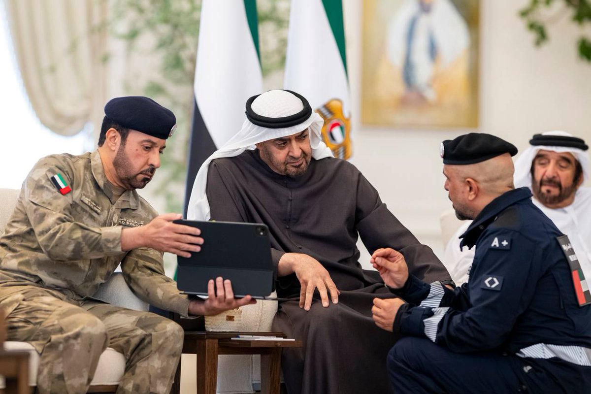 MSDAR_NEWS's tweet photo. رئيس الدولة⁩ يستقبل فريق الإمارات للبحث والإنقاذ ويشيد بجهودهم الإنسانية العالمية.

#مصدر_للأخبار https://t.co/yAxjUb9JP6