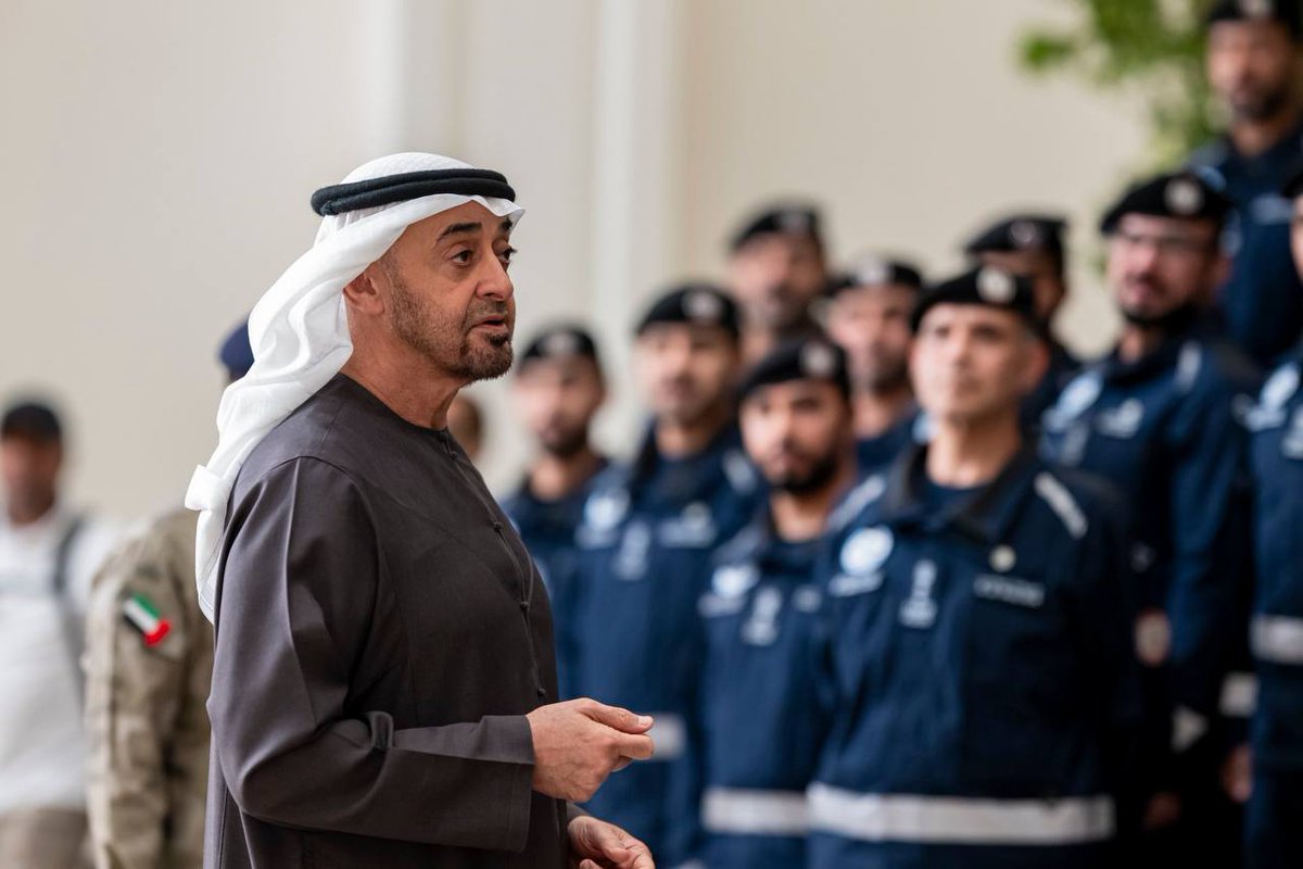 MSDAR_NEWS's tweet photo. رئيس الدولة⁩ يستقبل فريق الإمارات للبحث والإنقاذ ويشيد بجهودهم الإنسانية العالمية.

#مصدر_للأخبار https://t.co/yAxjUb9JP6