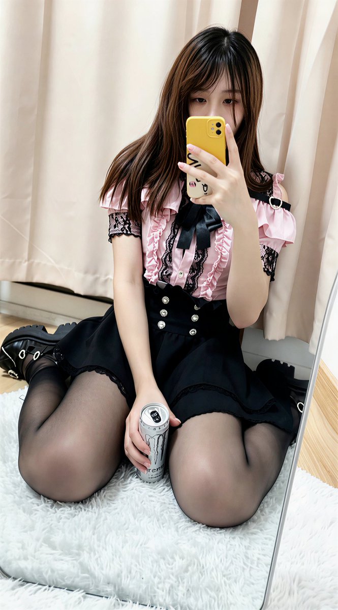 Ruoxiwww's tweet photo. 依旧是地雷系
我对亚文化的爱好深
但是这件衣��的质量不是很好买的话慎重
男娘和魔爪是哪时候联系起来的呢
#男娘 https://t.co/bseukzpUFQ