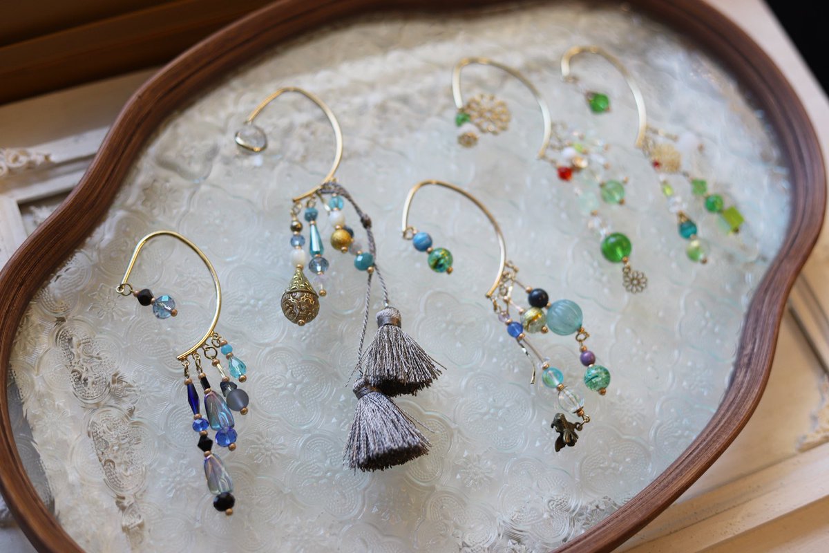 rencreation's tweet photo. ｛｛　青色のイヤーフック　｝｝
左から
モルフォ蝶・青の湖畔・金魚と水ヨーヨー・
メロンクリームソーダ

#蓮Creation
通販→BASE、BOOTH、minneなど https://t.co/yaqGypCRmU