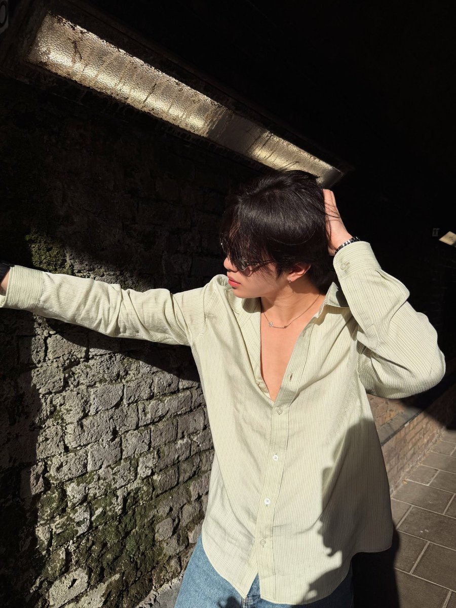 harxeuphoria's tweet photo. WILLIAM INSTAGRAM UPDATE IN LONDON!! 😳

🎸: one way 

꒰ #williamjkp ꒱ https://t.co/wXFFHiGQ2d