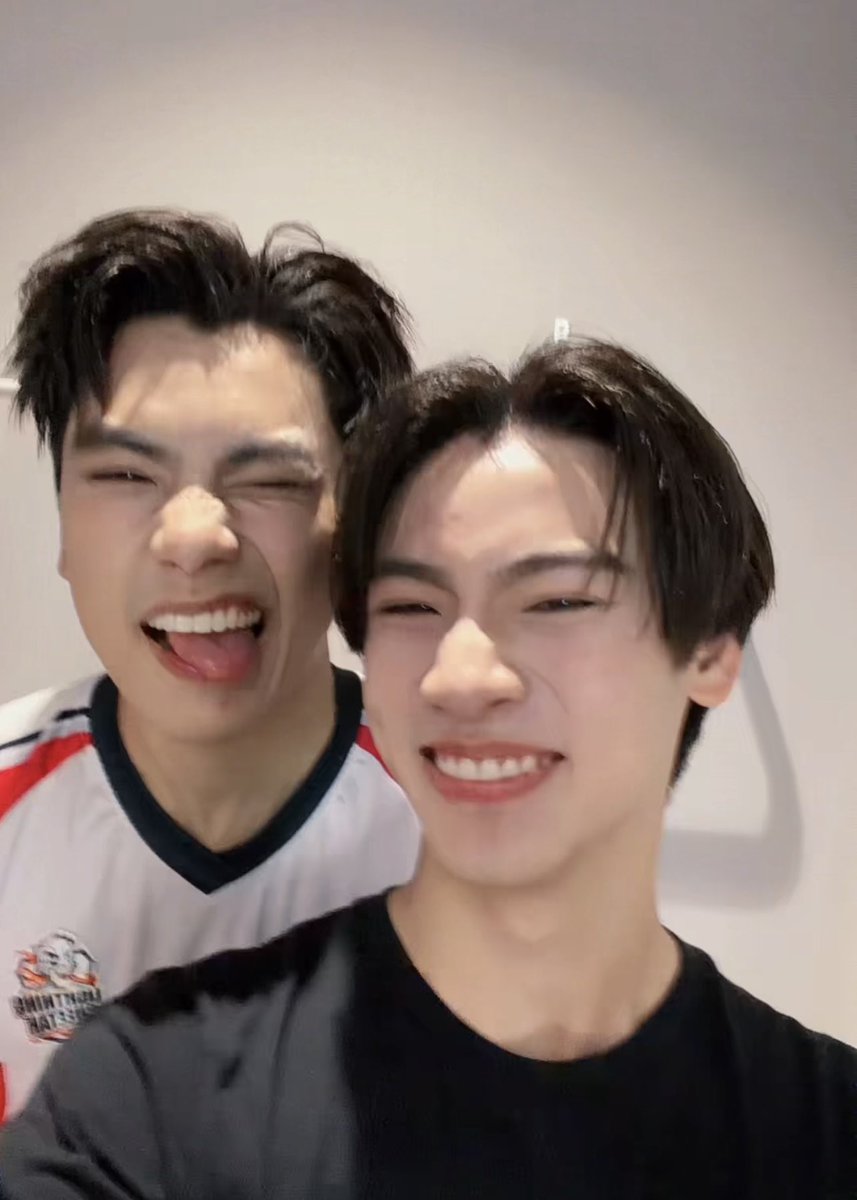 ohmretriever's tweet photo. เขินไส้ดิบสิบเซน จมอก  ㅠㅠㅠㅠㅠㅠㅠㅠ https://t.co/A1wu6y6Jbd