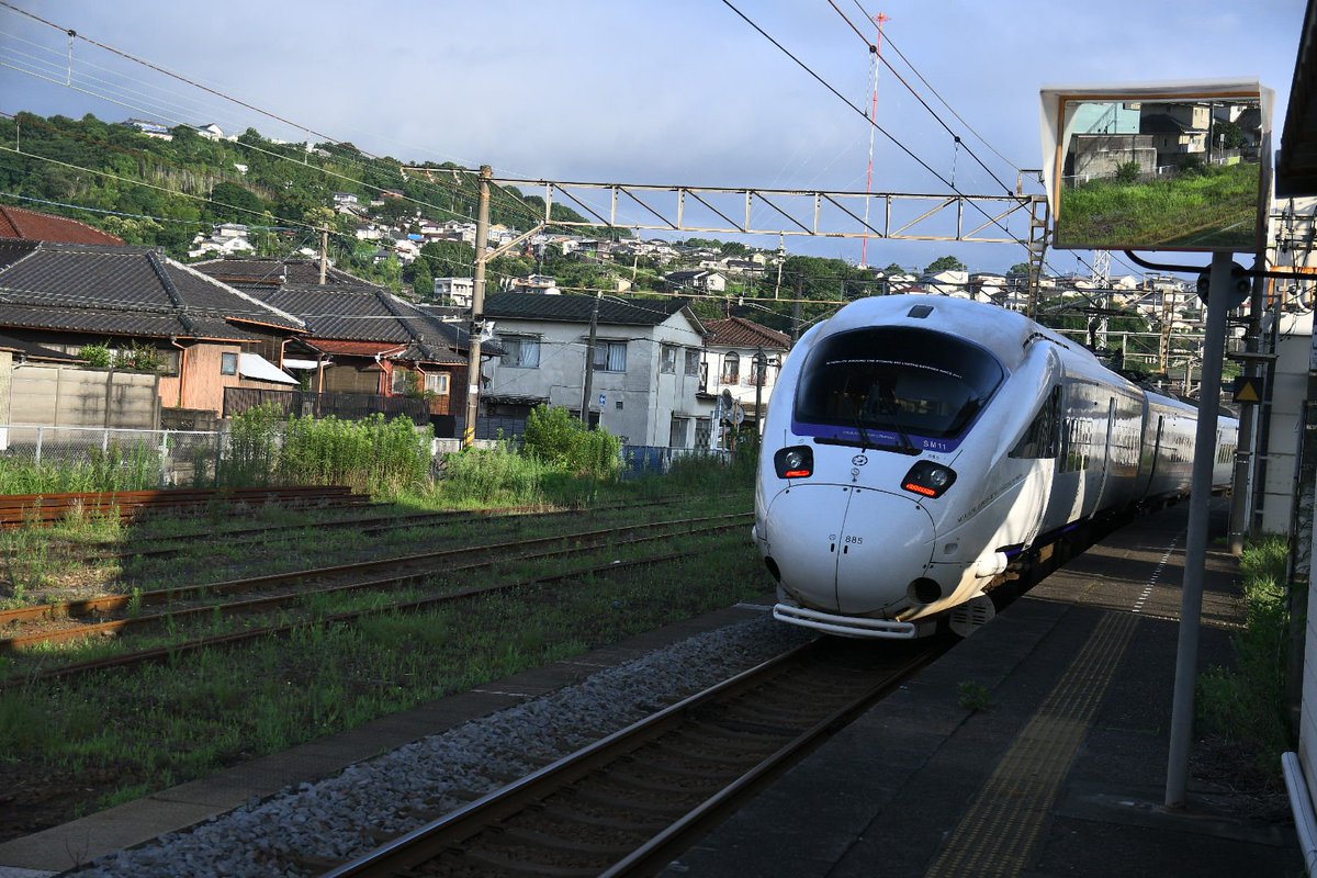 since_20120303's tweet photo. 2026年7月8日
入換機関車も新しめのものが止まっていた
おそらく以前は旧型のものであったであろう
西大分駅から九州の列車旅スタート https://t.co/F0OTmMuJ7v
