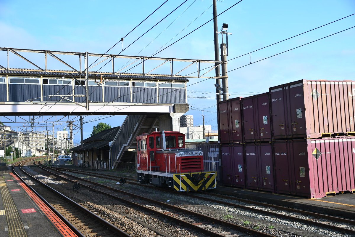 since_20120303's tweet photo. 2026年7月8日
入換機関車も新しめのものが止まっていた
おそらく以前は旧型のものであったであろう
西大分駅から九州の列車旅スタート https://t.co/F0OTmMuJ7v