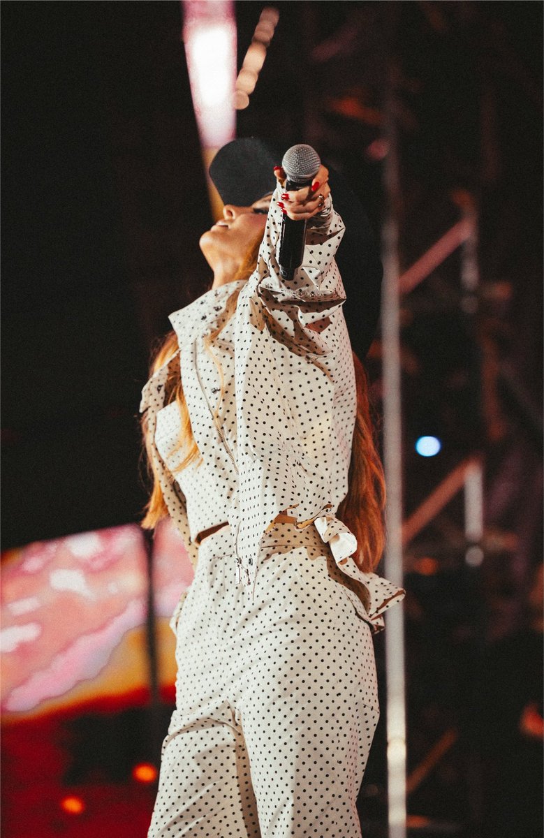 MaiaraMeM's tweet photo. A sensação é de que saímos do show em Pindamonhangaba-SP, com as energias recarregadas, de tanto carinho e bons sentimentos que recebemos de um público tão especial que lotou a arena.🥰❤️ https://t.co/7CVZfy2kgz