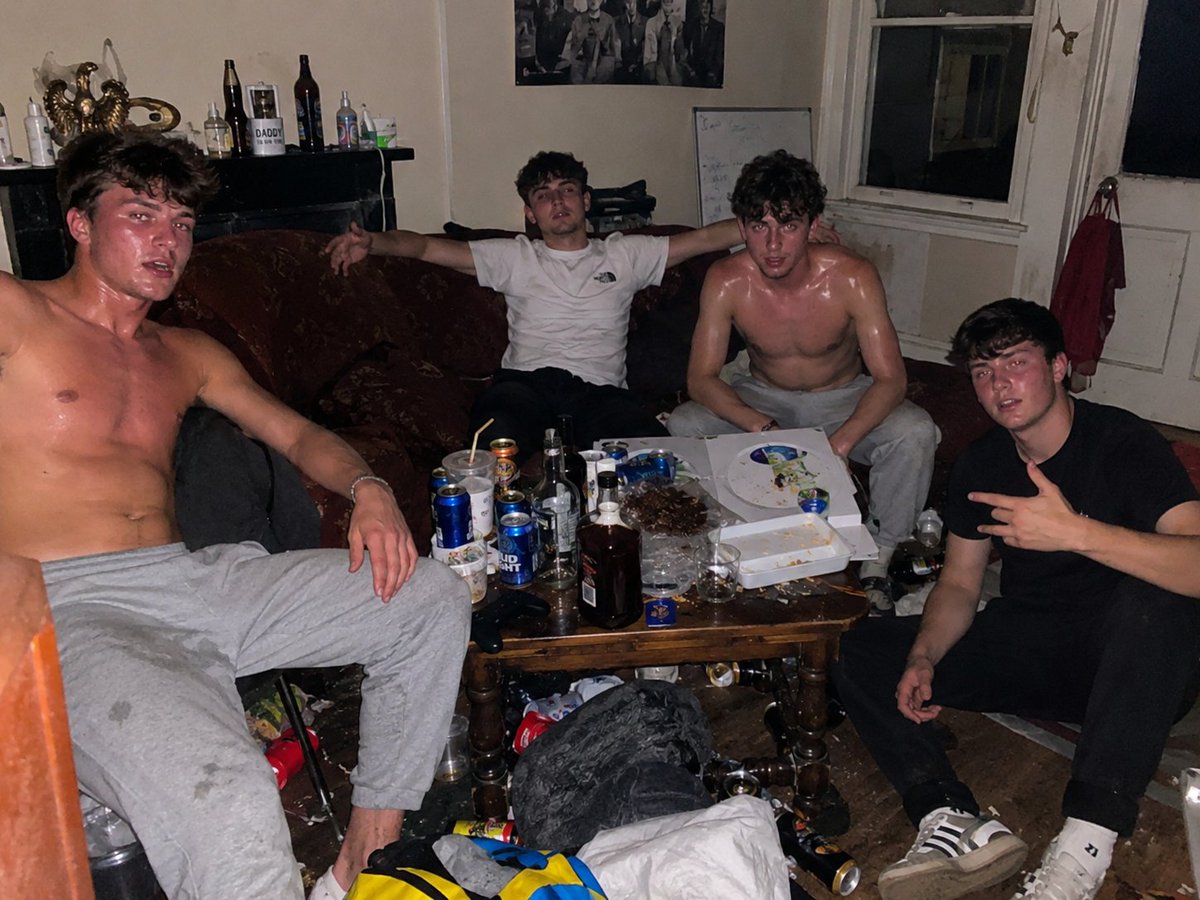 str8brahs_'s tweet photo. Liam &amp; his mates need help cleaning up.  Will you volunteer? https://t.co/P4EREAiEIU