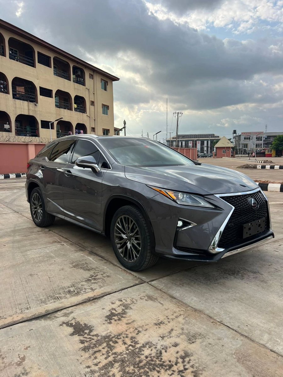 realwolog's tweet photo. God is the Greatest! Elon is the best. 🙏🏽 As you celebrate with me, may your time come too.

Congratulations to me on my second car at 22! 🙏🏽🎊❤️ https://t.co/OfoHnfrhQp