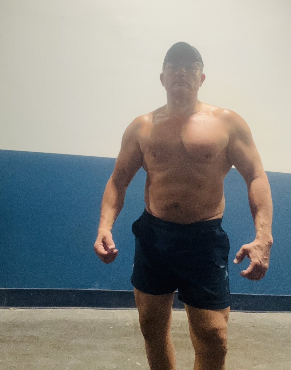 Russell_Writer's tweet photo. Fuckin’ pumped &amp; swole…💪🥵🥩 #bodybuilding #weightlifting #yoked #training #coach #swole #jacked #MuscleMonday #beastmode #beefcake #filmmaker #writer https://t.co/j9SSDdqoK2