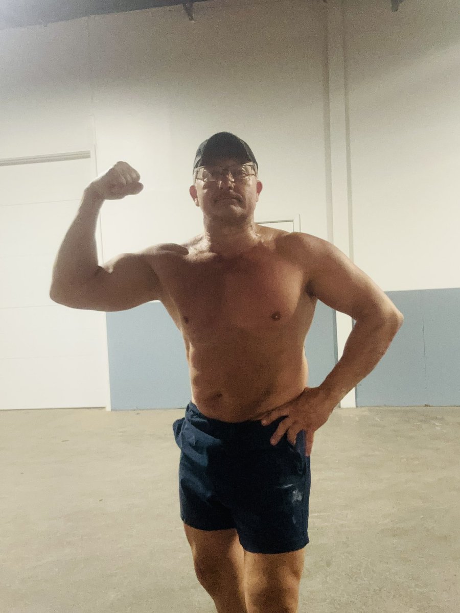 Russell_Writer's tweet photo. Fuckin’ pumped &amp; swole…💪🥵🥩 #bodybuilding #weightlifting #yoked #training #coach #swole #jacked #MuscleMonday #beastmode #beefcake #filmmaker #writer https://t.co/j9SSDdqoK2
