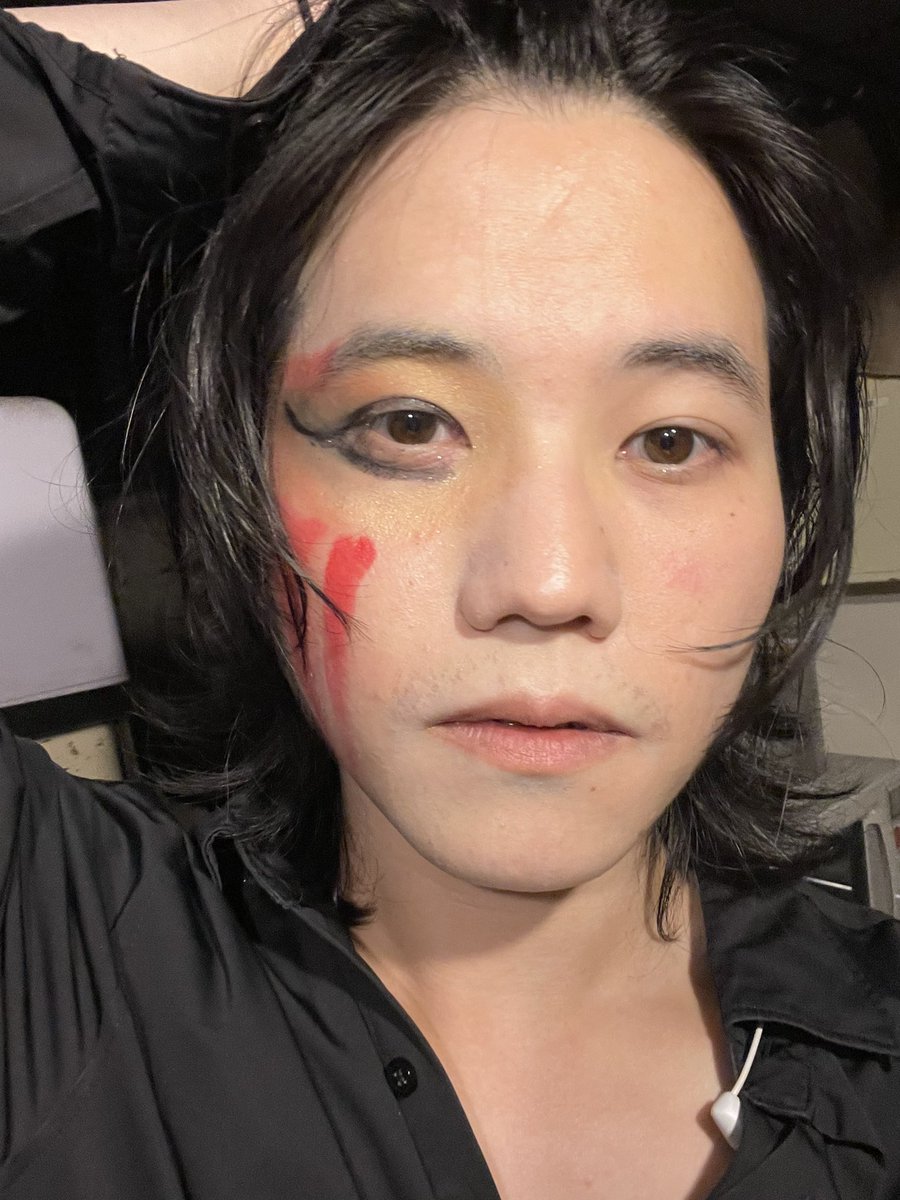 yuya421kai's tweet photo. 昨日は打ち上げてぶっ潰れてたので
改めて、無事終演致しました！
僕はBチームにもお邪魔する機会があったので
みんなと共演できて良かった！
お客様から声をかけて頂くことが多い公演だったなぁ…嬉しい　
ありがとう星熊童子⭐️
鬼から人間に戻ります！

配信もありますよ〜！
#IROdr
#花回廊再演 https://t.co/aAWSJIxXBY