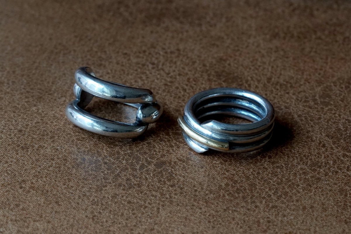 fuligo's tweet photo. Vintage Jewelry Exhibition
会期：7/25（土）-8/30（日）
営業時間：12:00-20:00
店休日：金曜日

Fuligoではこれまでも国内外から買い付けた様々なヴィンテージジュエリーをご紹介してきましたが、このたび初めてこれらに焦点を絞った大々的な催しを8/30（日）まで開催しています。
ヴィンテージからアンティークへ分類されるものまで150点以上の年代・出自様々な造形が並んでいますので、どうぞ店頭へ足をお運びください。