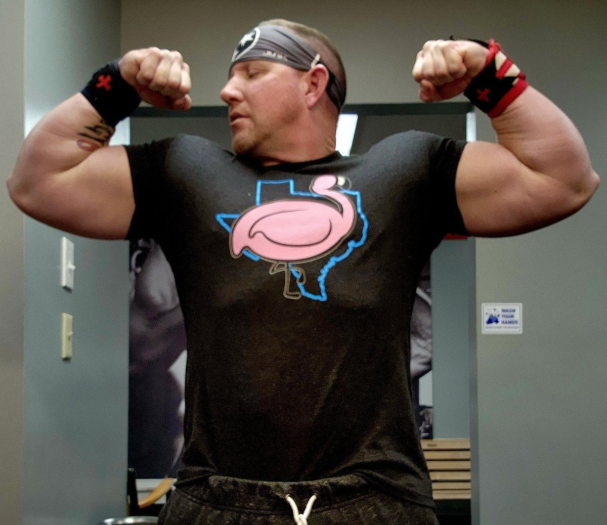 ChunkyFlamingo's tweet photo. It’s #MingoMonday and folks are putting in that work for physical training one way or another! So find some time to get some sweat 😓 in I promise it will make you have a better day! The actual weight doesn’t matter, just put it some work.  #FindYourGrind https://t.co/LUjejp9fP0 https://t.co/TlCO7n0kVk